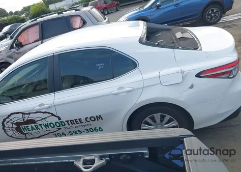 2020 Toyota Camry Le Hybrid z USA, uszkodzony, nr VIN 4T1C31AK2LU016915